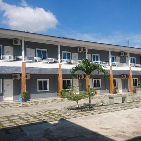 Liberty Homestay Parit  Экстерьер фото