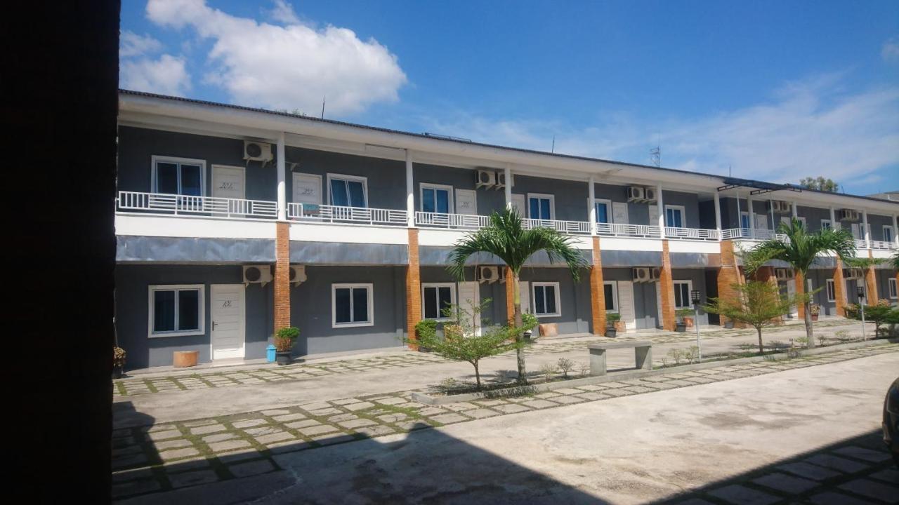 Liberty Homestay Parit  Экстерьер фото